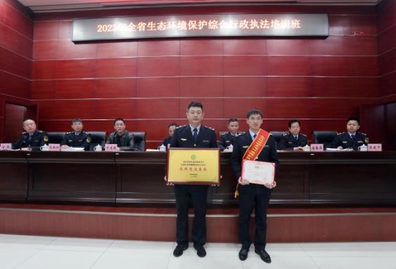 捷報(bào)頻傳！市生態(tài)環(huán)境綜合行政執(zhí)法局 再獲“8項(xiàng)集體榮譽(yù)+10項(xiàng)個(gè)人榮譽(yù)”
