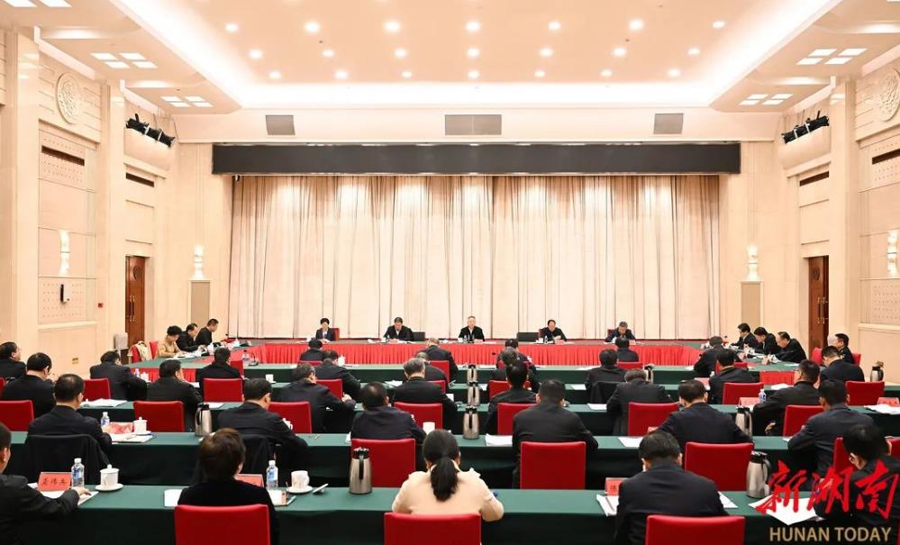 扛牢“守護好一江碧水”政治責(zé)任 推動美麗湖南建設(shè)取得新成效