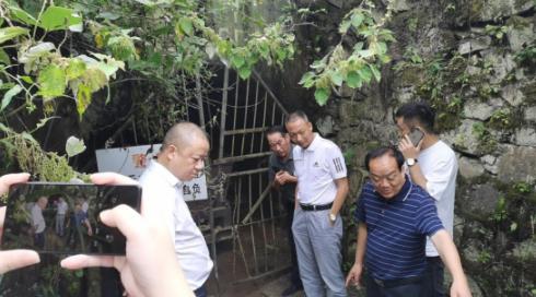 不放過一個(gè)環(huán)境隱患問題——衡陽縣副縣長伍建春“四不兩直”下沉督察整改