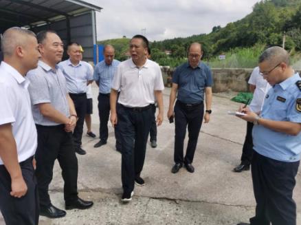 堅守綠色發(fā)展理念 堅決打擊違法行為——衡陽市副市長、衡陽縣縣委書記曾建華現(xiàn)場督導生態(tài)環(huán)境工作